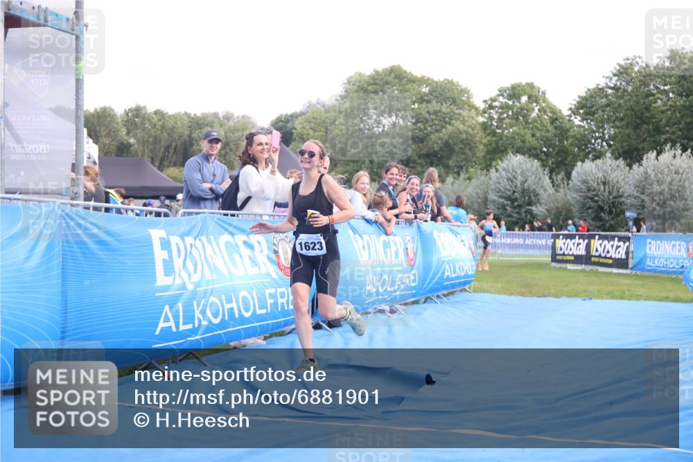 25.08.2024 - Elbe Triathlon Hamburg H.Heesch http://msf.ph/oto/6881901 25.08.2024 12:38:58 Ziel  meine-sportfotos.de