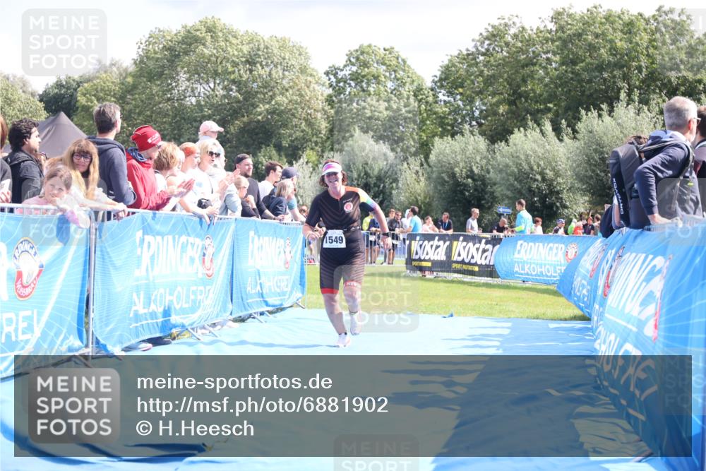 25.08.2024 - Elbe Triathlon Hamburg H.Heesch http://msf.ph/oto/6881902 25.08.2024 11:58:02 Ziel 1549 meine-sportfotos.de