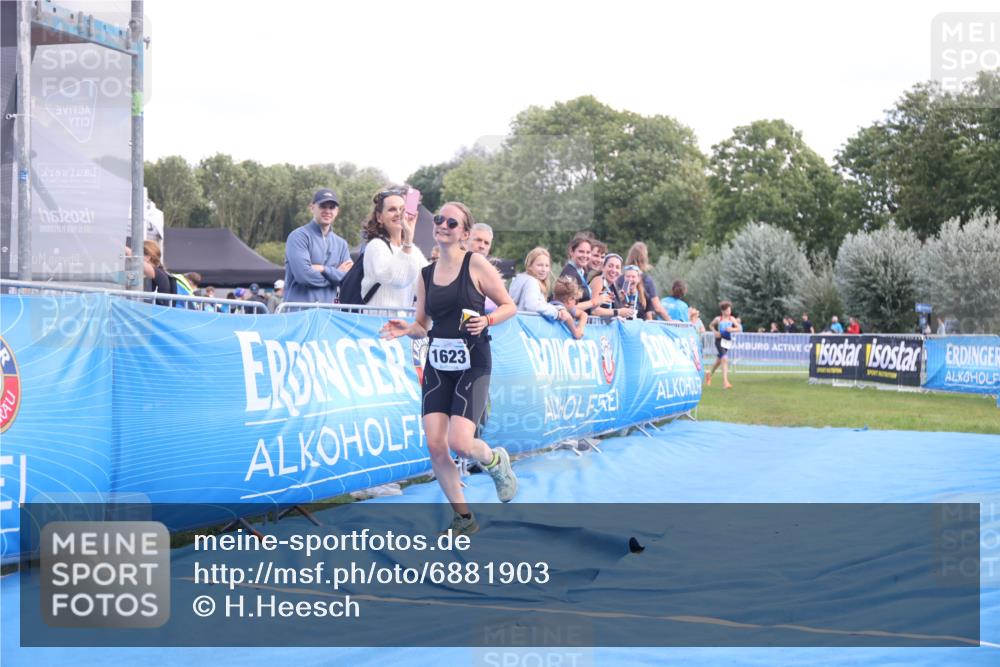 25.08.2024 - Elbe Triathlon Hamburg H.Heesch http://msf.ph/oto/6881903 25.08.2024 12:38:58 Ziel  meine-sportfotos.de