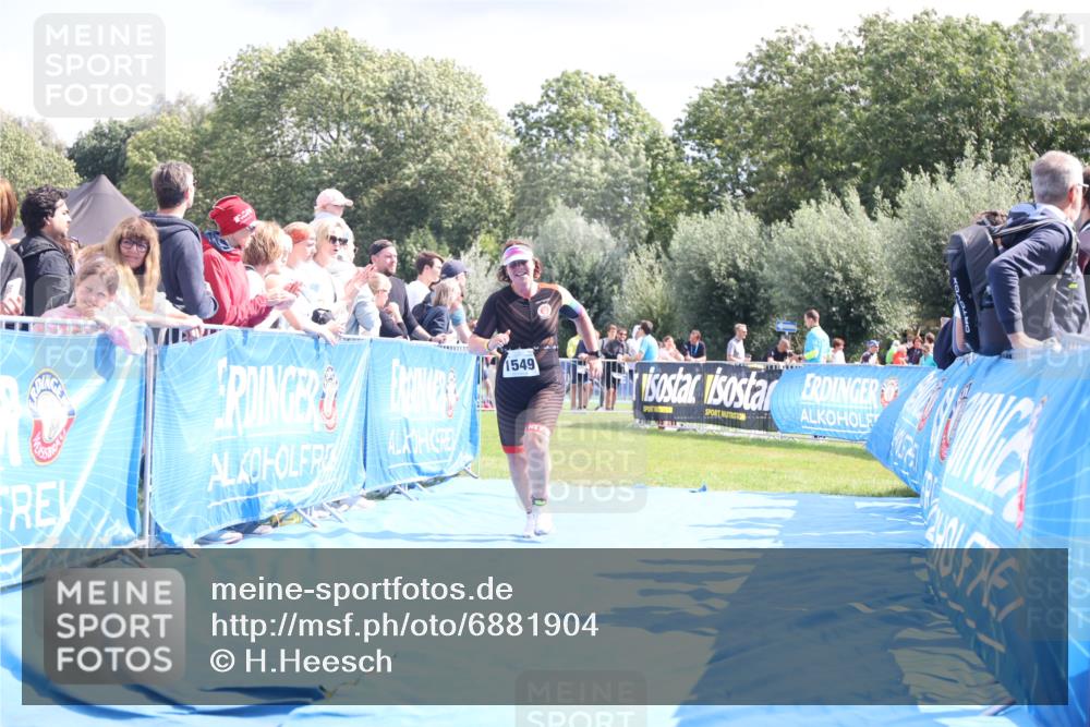 25.08.2024 - Elbe Triathlon Hamburg H.Heesch http://msf.ph/oto/6881904 25.08.2024 11:58:02 Ziel 1549 meine-sportfotos.de