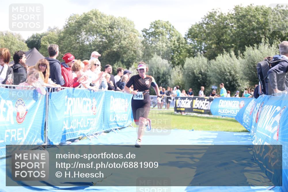 25.08.2024 - Elbe Triathlon Hamburg H.Heesch http://msf.ph/oto/6881909 25.08.2024 11:58:02 Ziel 1549 meine-sportfotos.de