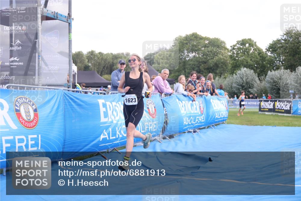 25.08.2024 - Elbe Triathlon Hamburg H.Heesch http://msf.ph/oto/6881913 25.08.2024 12:38:58 Ziel  meine-sportfotos.de