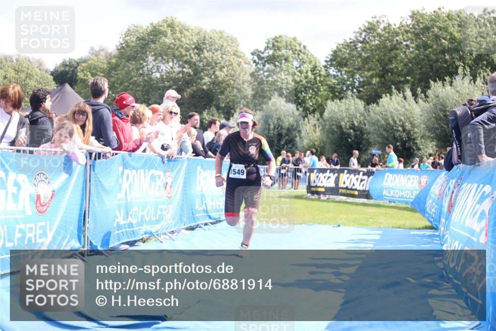 25.08.2024 - Elbe Triathlon Hamburg H.Heesch http://msf.ph/oto/6881914 25.08.2024 11:58:02 Ziel 1549 meine-sportfotos.de