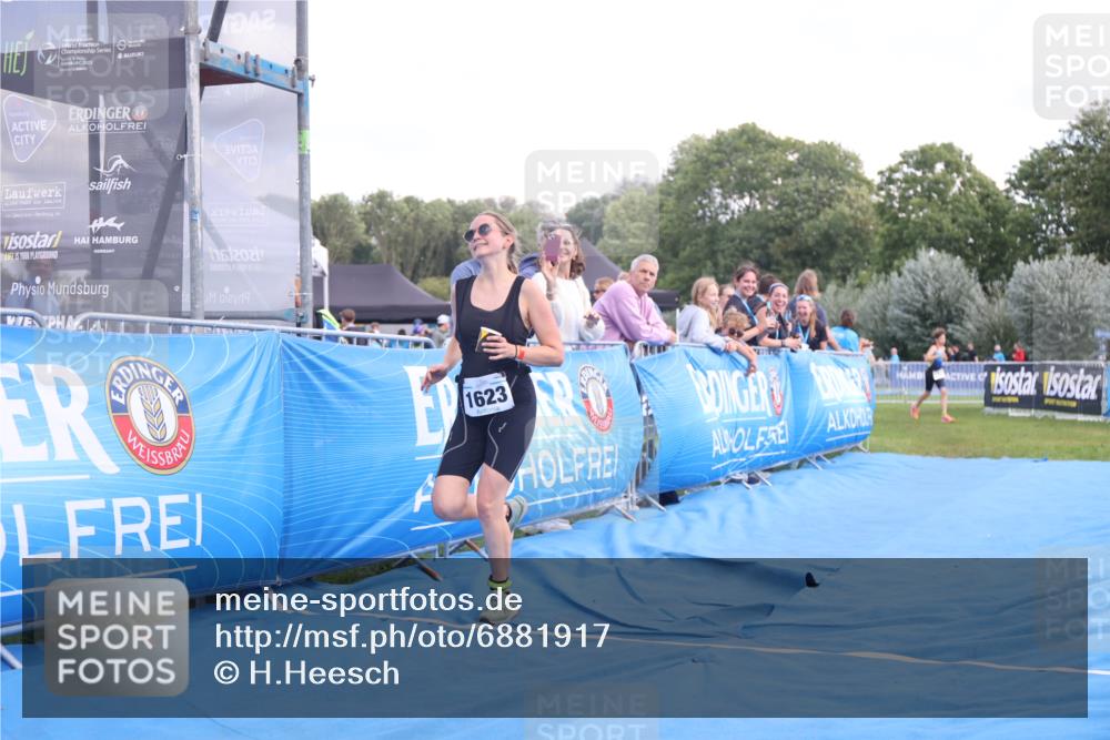 25.08.2024 - Elbe Triathlon Hamburg H.Heesch http://msf.ph/oto/6881917 25.08.2024 12:38:58 Ziel  meine-sportfotos.de