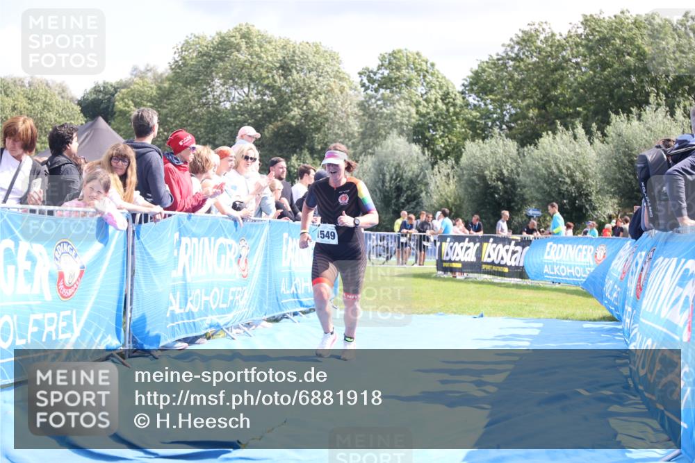 25.08.2024 - Elbe Triathlon Hamburg H.Heesch http://msf.ph/oto/6881918 25.08.2024 11:58:02 Ziel 1549 meine-sportfotos.de