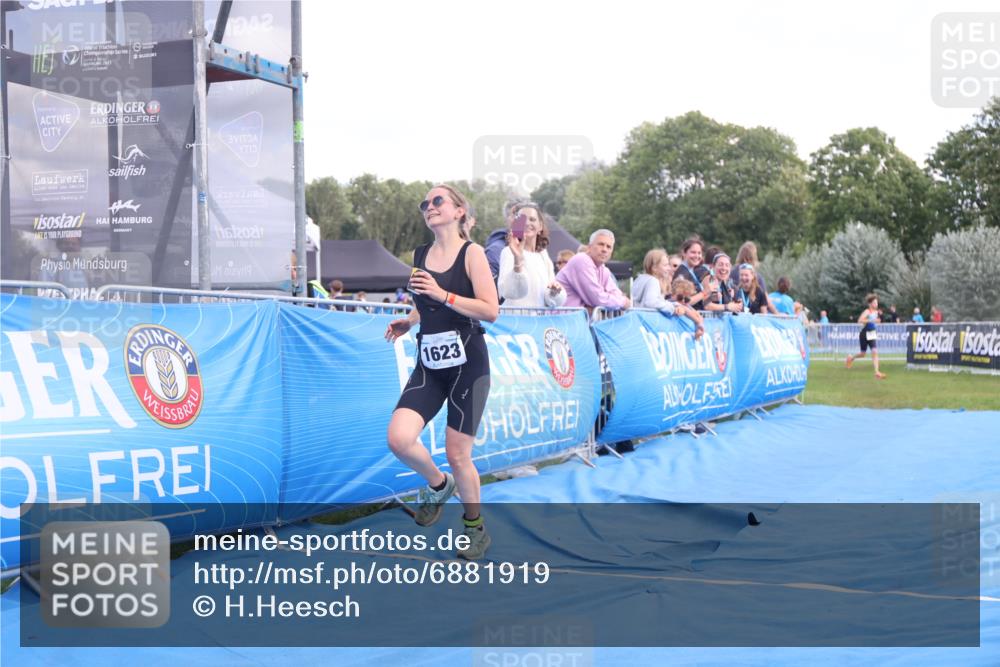 25.08.2024 - Elbe Triathlon Hamburg H.Heesch http://msf.ph/oto/6881919 25.08.2024 12:38:58 Ziel  meine-sportfotos.de