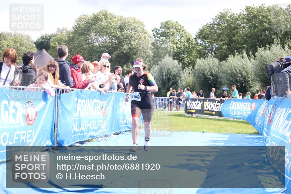 25.08.2024 - Elbe Triathlon Hamburg H.Heesch http://msf.ph/oto/6881920 25.08.2024 11:58:02 Ziel 1549 meine-sportfotos.de