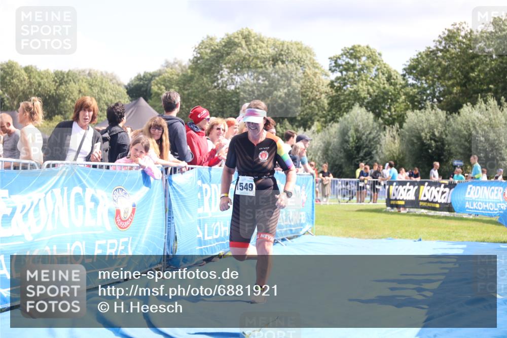 25.08.2024 - Elbe Triathlon Hamburg H.Heesch http://msf.ph/oto/6881921 25.08.2024 11:58:03 Ziel 1549 meine-sportfotos.de
