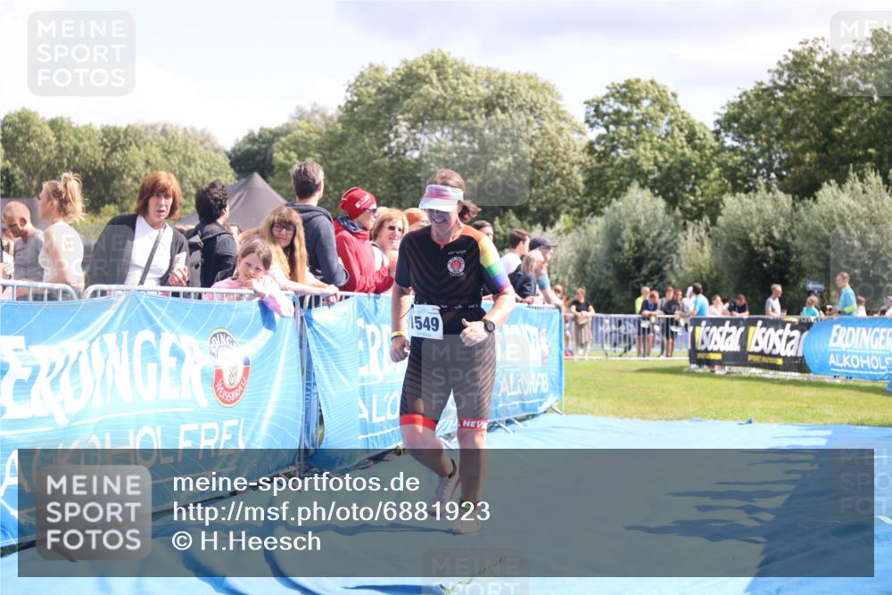 25.08.2024 - Elbe Triathlon Hamburg H.Heesch http://msf.ph/oto/6881923 25.08.2024 11:58:03 Ziel 1549 meine-sportfotos.de