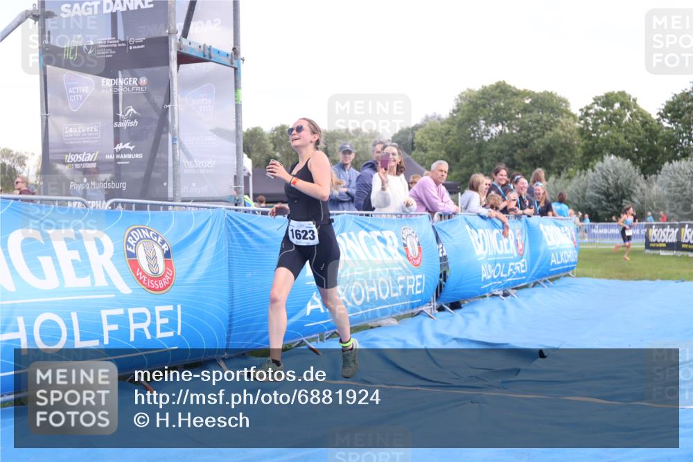 25.08.2024 - Elbe Triathlon Hamburg H.Heesch http://msf.ph/oto/6881924 25.08.2024 12:38:58 Ziel  meine-sportfotos.de