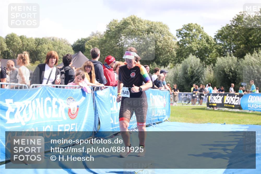25.08.2024 - Elbe Triathlon Hamburg H.Heesch http://msf.ph/oto/6881925 25.08.2024 11:58:03 Ziel 1549 meine-sportfotos.de