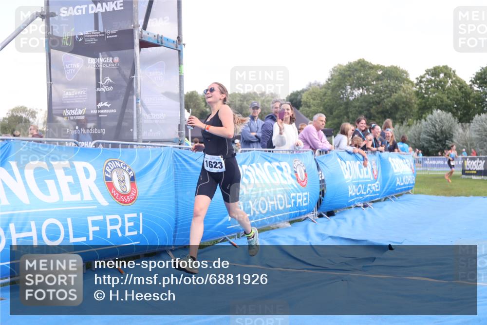 25.08.2024 - Elbe Triathlon Hamburg H.Heesch http://msf.ph/oto/6881926 25.08.2024 12:38:59 Ziel  meine-sportfotos.de