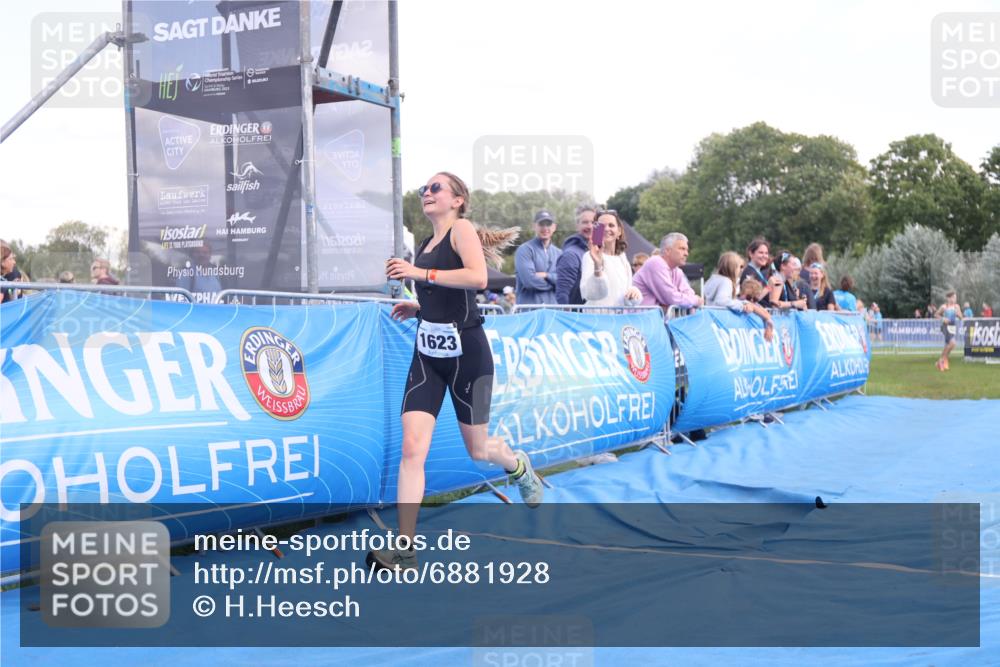 25.08.2024 - Elbe Triathlon Hamburg H.Heesch http://msf.ph/oto/6881928 25.08.2024 12:38:59 Ziel  meine-sportfotos.de