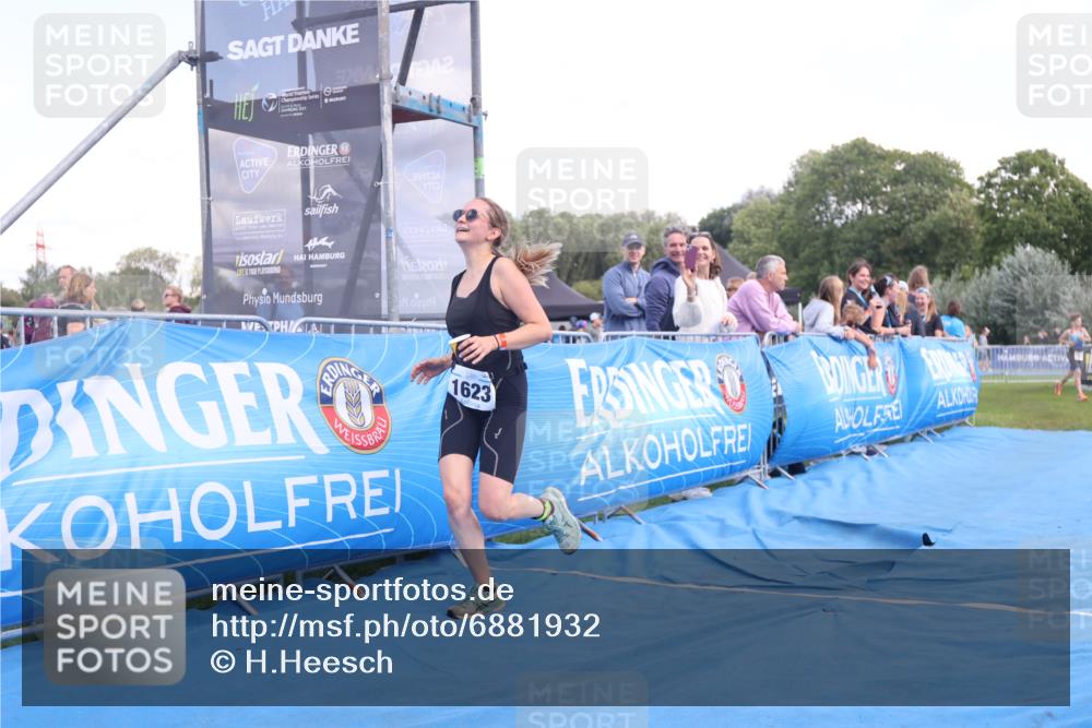 25.08.2024 - Elbe Triathlon Hamburg H.Heesch http://msf.ph/oto/6881932 25.08.2024 12:38:59 Ziel  meine-sportfotos.de