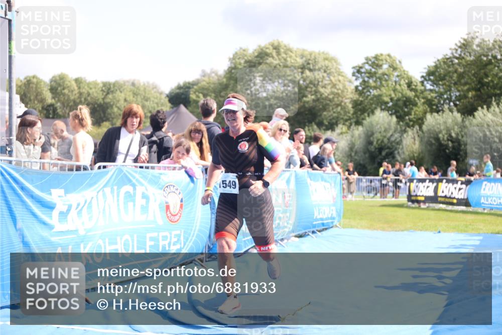 25.08.2024 - Elbe Triathlon Hamburg H.Heesch http://msf.ph/oto/6881933 25.08.2024 11:58:03 Ziel 1549 meine-sportfotos.de
