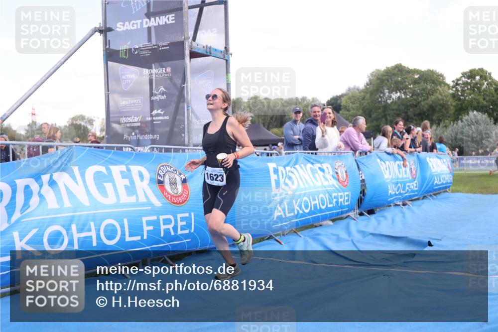 25.08.2024 - Elbe Triathlon Hamburg H.Heesch http://msf.ph/oto/6881934 25.08.2024 12:38:59 Ziel  meine-sportfotos.de