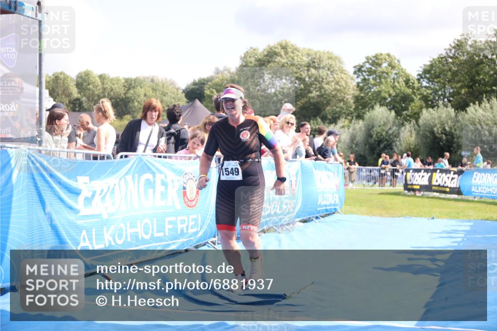 25.08.2024 - Elbe Triathlon Hamburg H.Heesch http://msf.ph/oto/6881937 25.08.2024 11:58:03 Ziel 1549 meine-sportfotos.de