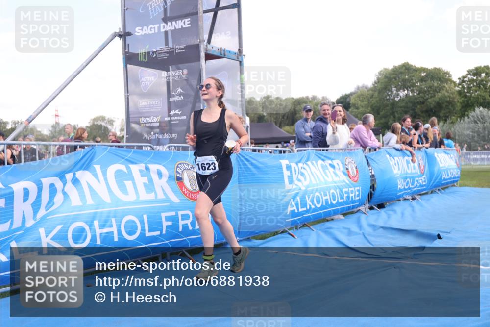 25.08.2024 - Elbe Triathlon Hamburg H.Heesch http://msf.ph/oto/6881938 25.08.2024 12:38:59 Ziel  meine-sportfotos.de