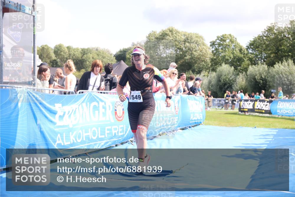 25.08.2024 - Elbe Triathlon Hamburg H.Heesch http://msf.ph/oto/6881939 25.08.2024 11:58:03 Ziel 1549 meine-sportfotos.de