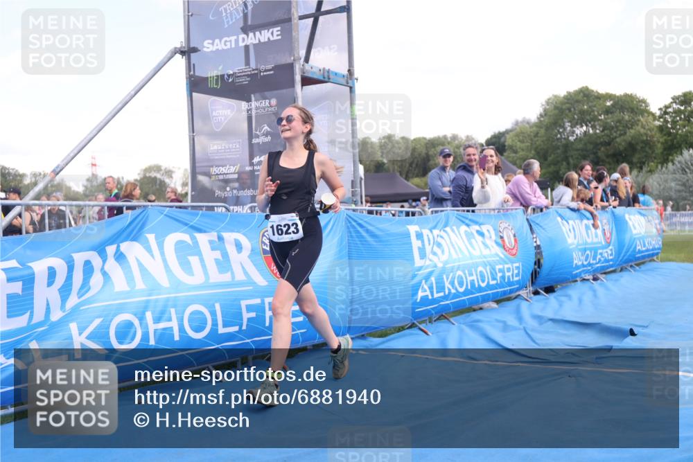 25.08.2024 - Elbe Triathlon Hamburg H.Heesch http://msf.ph/oto/6881940 25.08.2024 12:38:59 Ziel  meine-sportfotos.de