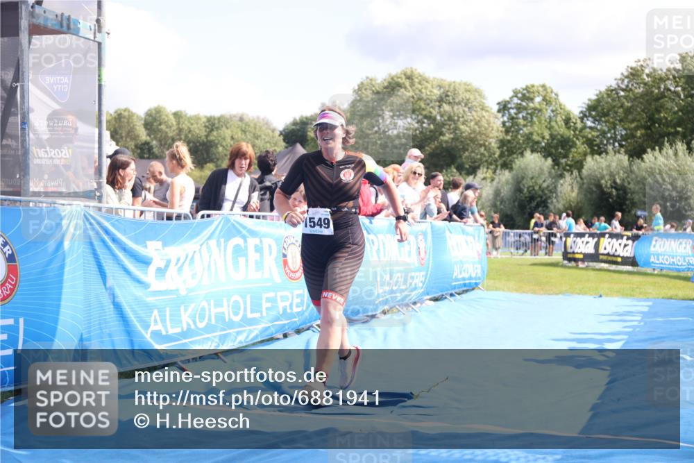 25.08.2024 - Elbe Triathlon Hamburg H.Heesch http://msf.ph/oto/6881941 25.08.2024 11:58:03 Ziel 1549 meine-sportfotos.de