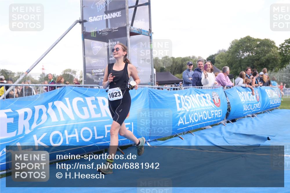 25.08.2024 - Elbe Triathlon Hamburg H.Heesch http://msf.ph/oto/6881942 25.08.2024 12:38:59 Ziel  meine-sportfotos.de