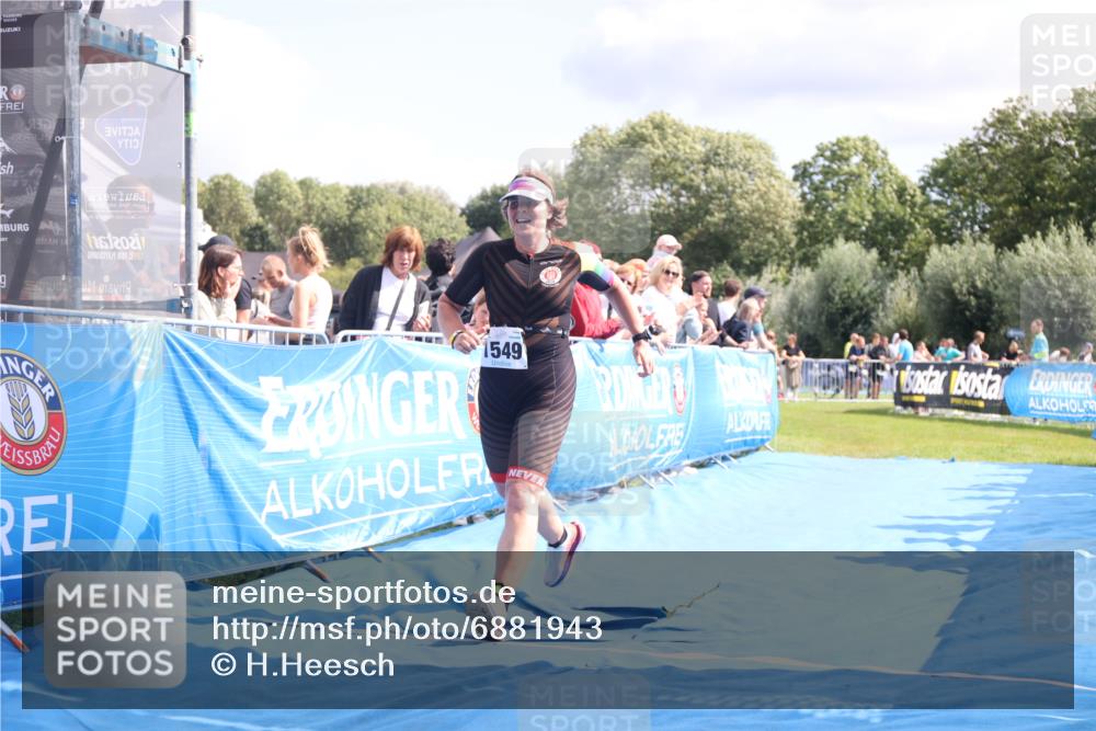 25.08.2024 - Elbe Triathlon Hamburg H.Heesch http://msf.ph/oto/6881943 25.08.2024 11:58:03 Ziel 1549 meine-sportfotos.de
