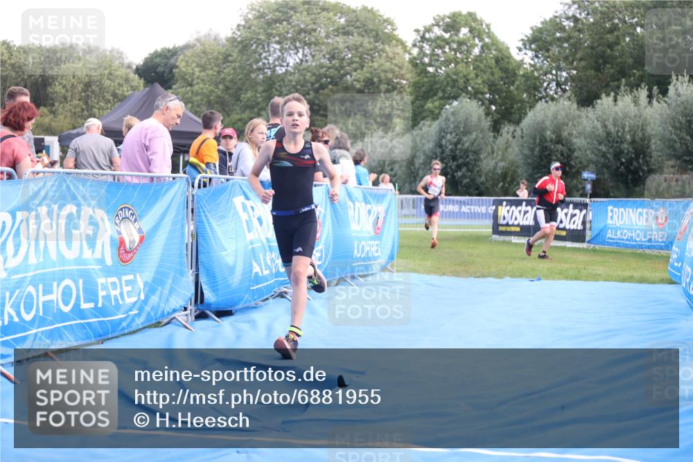 25.08.2024 - Elbe Triathlon Hamburg H.Heesch http://msf.ph/oto/6881955 25.08.2024 12:40:52 Ziel 1723, 1754, 1759 meine-sportfotos.de