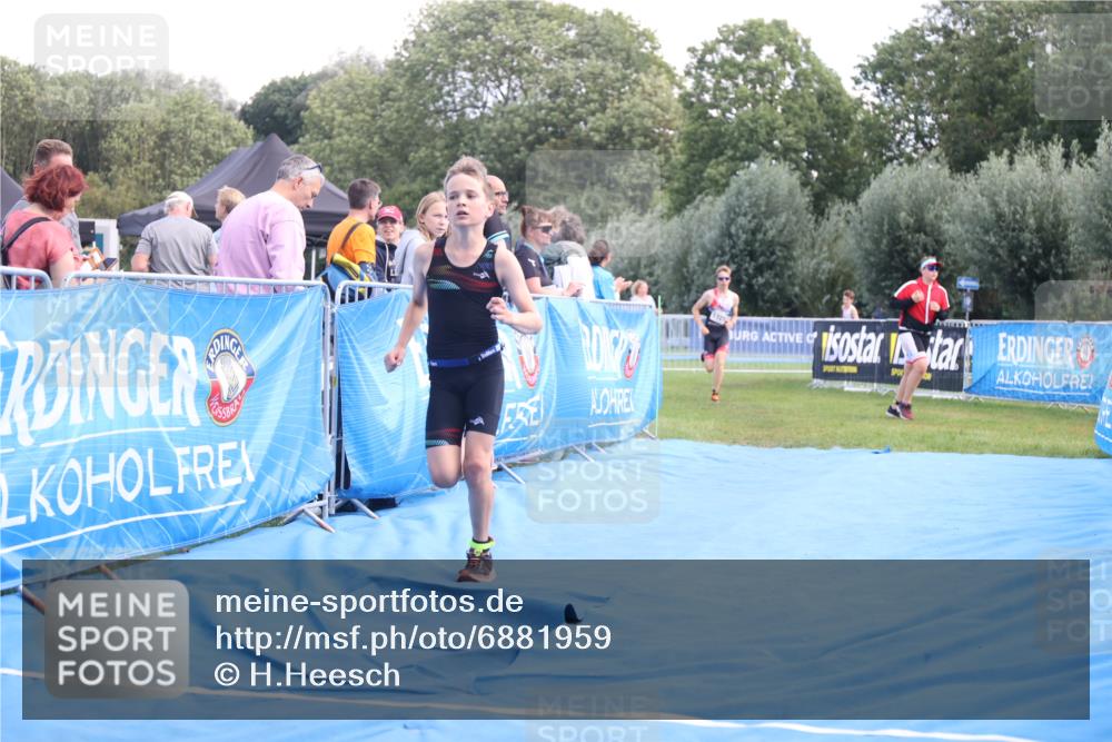 25.08.2024 - Elbe Triathlon Hamburg H.Heesch http://msf.ph/oto/6881959 25.08.2024 12:40:53 Ziel 1723, 1754, 1759 meine-sportfotos.de