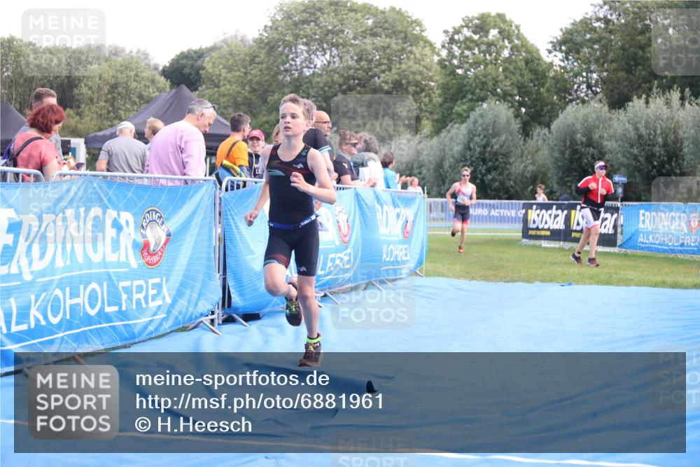 25.08.2024 - Elbe Triathlon Hamburg H.Heesch http://msf.ph/oto/6881961 25.08.2024 12:40:53 Ziel 1723, 1754, 1759 meine-sportfotos.de