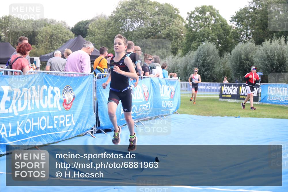 25.08.2024 - Elbe Triathlon Hamburg H.Heesch http://msf.ph/oto/6881963 25.08.2024 12:40:53 Ziel 1723, 1754, 1759 meine-sportfotos.de