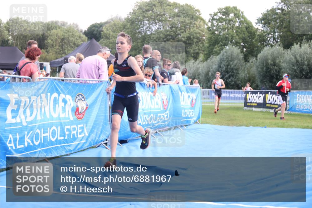 25.08.2024 - Elbe Triathlon Hamburg H.Heesch http://msf.ph/oto/6881967 25.08.2024 12:40:53 Ziel 1723, 1754, 1759 meine-sportfotos.de