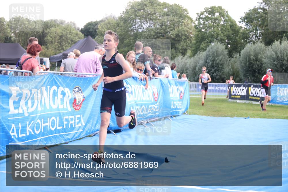25.08.2024 - Elbe Triathlon Hamburg H.Heesch http://msf.ph/oto/6881969 25.08.2024 12:40:53 Ziel 1723, 1754, 1759 meine-sportfotos.de
