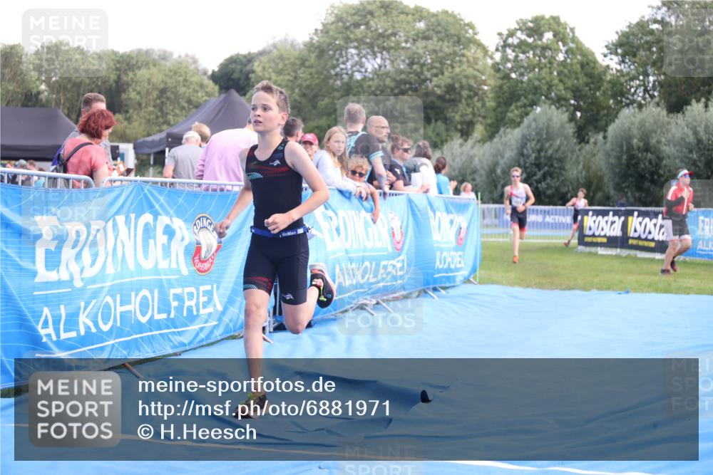 25.08.2024 - Elbe Triathlon Hamburg H.Heesch http://msf.ph/oto/6881971 25.08.2024 12:40:53 Ziel 1723, 1754, 1759 meine-sportfotos.de