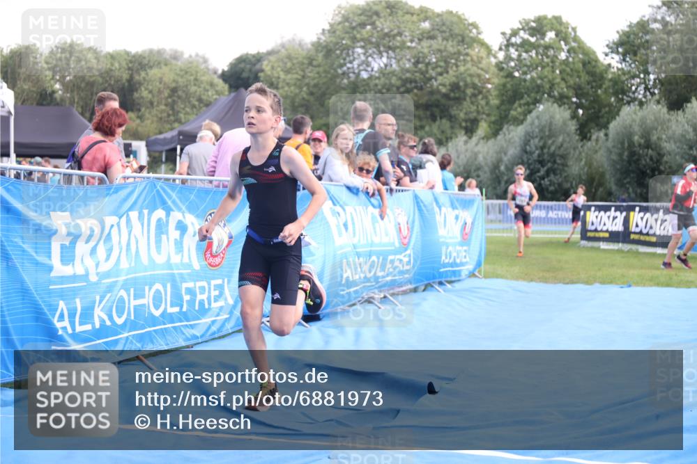 25.08.2024 - Elbe Triathlon Hamburg H.Heesch http://msf.ph/oto/6881973 25.08.2024 12:40:53 Ziel 1723, 1754, 1759 meine-sportfotos.de
