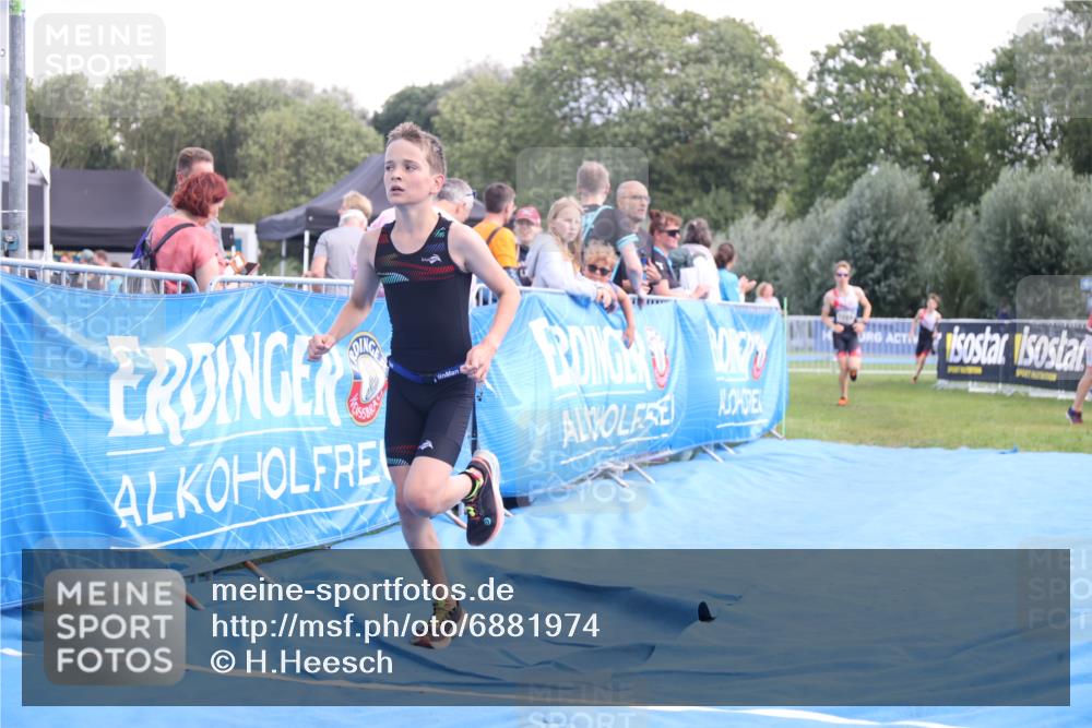 25.08.2024 - Elbe Triathlon Hamburg H.Heesch http://msf.ph/oto/6881974 25.08.2024 12:40:53 Ziel 1723, 1754, 1759 meine-sportfotos.de
