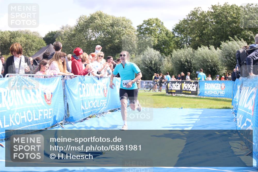 25.08.2024 - Elbe Triathlon Hamburg H.Heesch http://msf.ph/oto/6881981 25.08.2024 11:58:10 Ziel 1475, 1549 meine-sportfotos.de