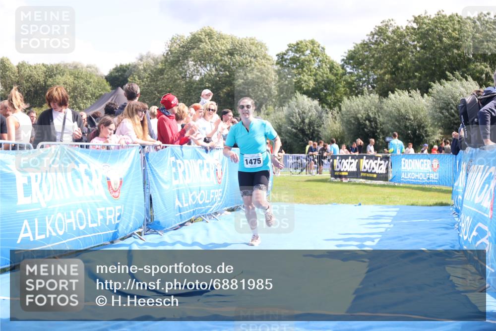 25.08.2024 - Elbe Triathlon Hamburg H.Heesch http://msf.ph/oto/6881985 25.08.2024 11:58:11 Ziel 1475, 1549, 1658 meine-sportfotos.de