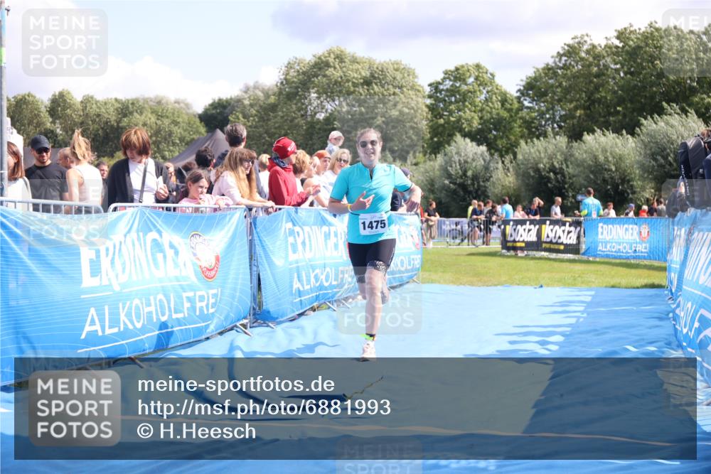 25.08.2024 - Elbe Triathlon Hamburg H.Heesch http://msf.ph/oto/6881993 25.08.2024 11:58:11 Ziel 1475, 1549, 1658 meine-sportfotos.de