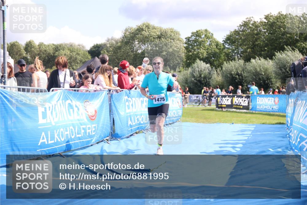 25.08.2024 - Elbe Triathlon Hamburg H.Heesch http://msf.ph/oto/6881995 25.08.2024 11:58:11 Ziel 1475, 1549, 1658 meine-sportfotos.de