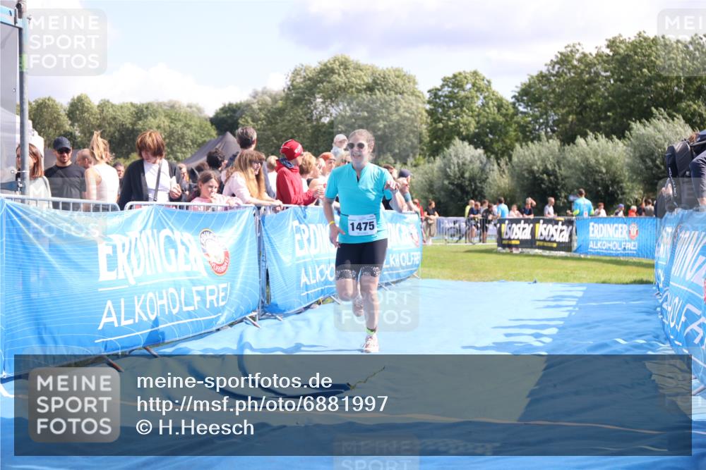 25.08.2024 - Elbe Triathlon Hamburg H.Heesch http://msf.ph/oto/6881997 25.08.2024 11:58:11 Ziel 1475, 1549, 1658 meine-sportfotos.de