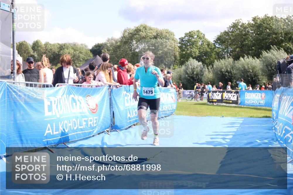 25.08.2024 - Elbe Triathlon Hamburg H.Heesch http://msf.ph/oto/6881998 25.08.2024 11:58:11 Ziel 1475, 1549, 1658 meine-sportfotos.de
