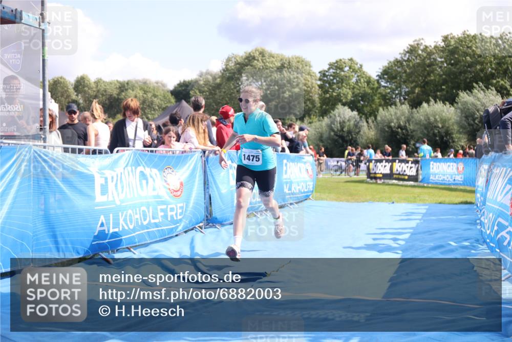 25.08.2024 - Elbe Triathlon Hamburg H.Heesch http://msf.ph/oto/6882003 25.08.2024 11:58:11 Ziel 1475, 1549, 1658 meine-sportfotos.de
