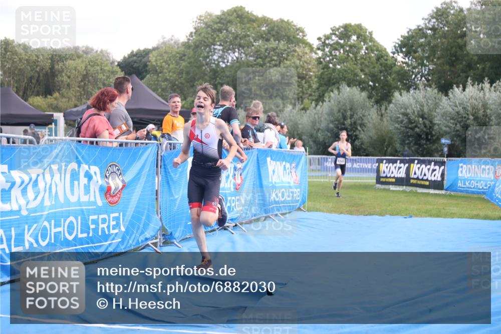 25.08.2024 - Elbe Triathlon Hamburg H.Heesch http://msf.ph/oto/6882030 25.08.2024 12:41:00 Ziel 1723, 1743, 1754, 1759 meine-sportfotos.de