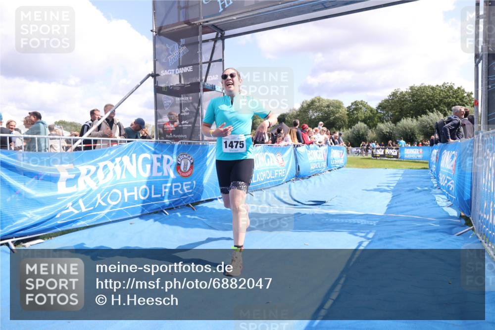 25.08.2024 - Elbe Triathlon Hamburg H.Heesch http://msf.ph/oto/6882047 25.08.2024 11:58:12 Ziel 1475, 1658 meine-sportfotos.de