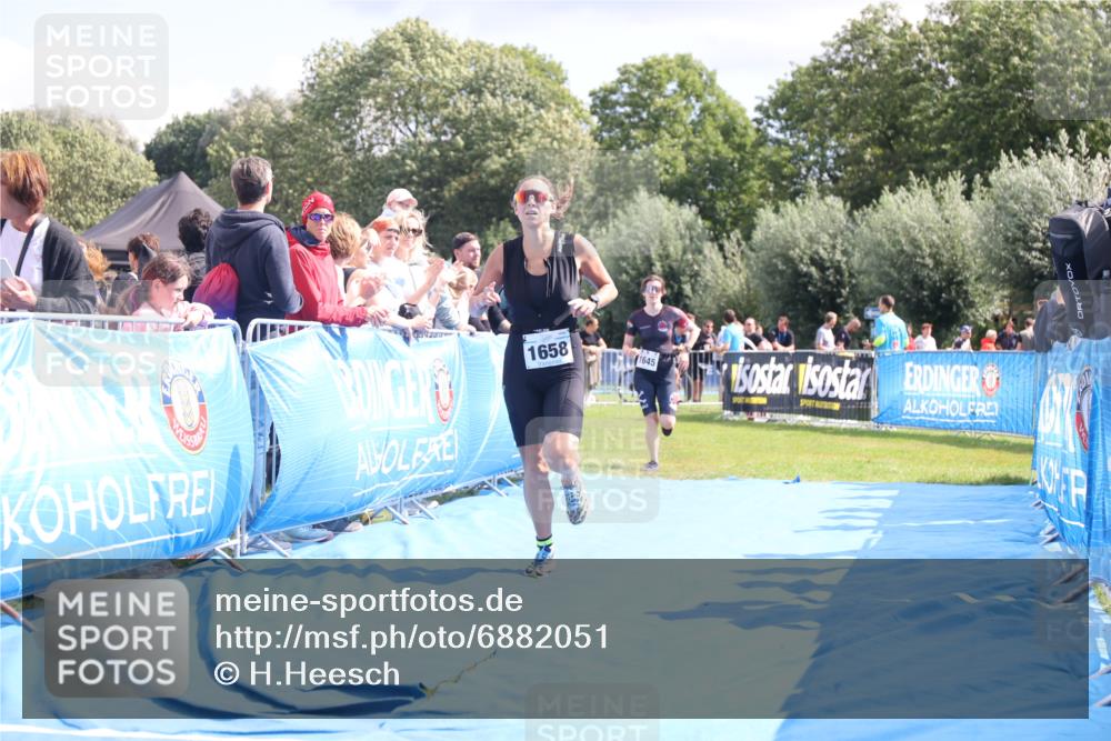 25.08.2024 - Elbe Triathlon Hamburg H.Heesch http://msf.ph/oto/6882051 25.08.2024 11:58:18 Ziel 1475, 1645, 1658 meine-sportfotos.de