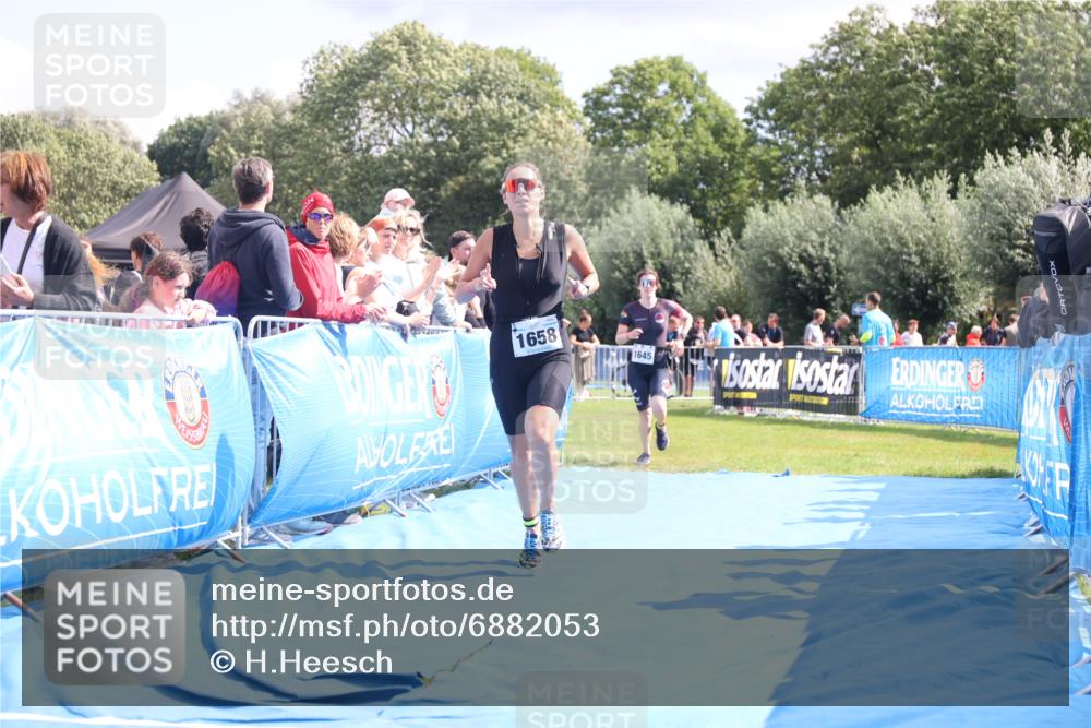 25.08.2024 - Elbe Triathlon Hamburg H.Heesch http://msf.ph/oto/6882053 25.08.2024 11:58:18 Ziel 1475, 1645, 1658 meine-sportfotos.de