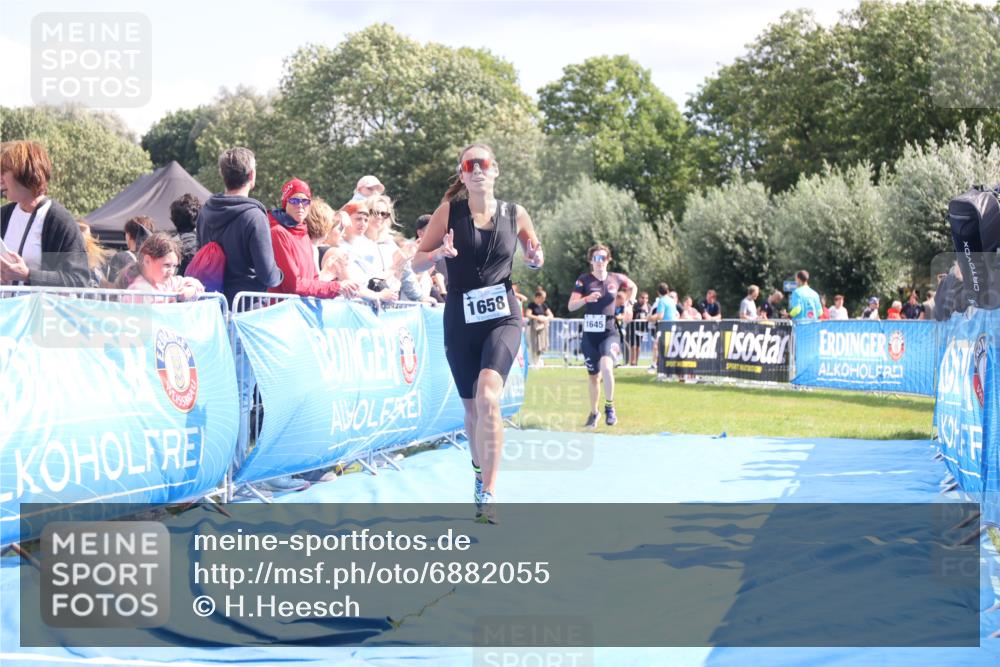 25.08.2024 - Elbe Triathlon Hamburg H.Heesch http://msf.ph/oto/6882055 25.08.2024 11:58:18 Ziel 1475, 1645, 1658 meine-sportfotos.de