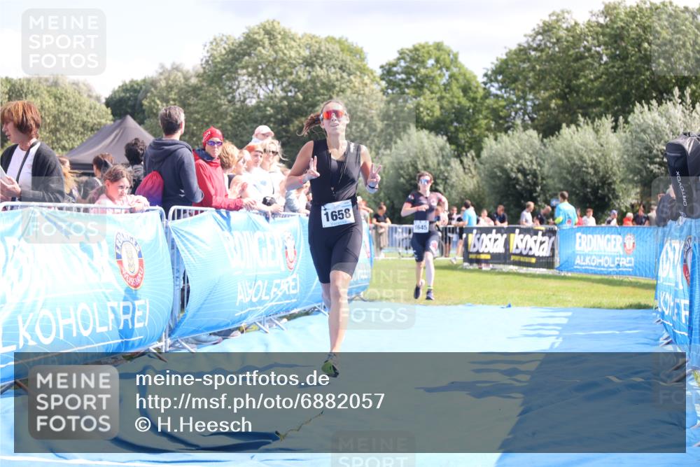 25.08.2024 - Elbe Triathlon Hamburg H.Heesch http://msf.ph/oto/6882057 25.08.2024 11:58:18 Ziel 1475, 1645, 1658 meine-sportfotos.de