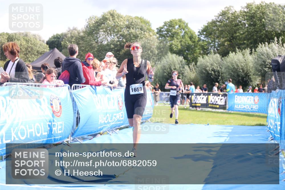 25.08.2024 - Elbe Triathlon Hamburg H.Heesch http://msf.ph/oto/6882059 25.08.2024 11:58:19 Ziel 1475, 1645, 1658 meine-sportfotos.de